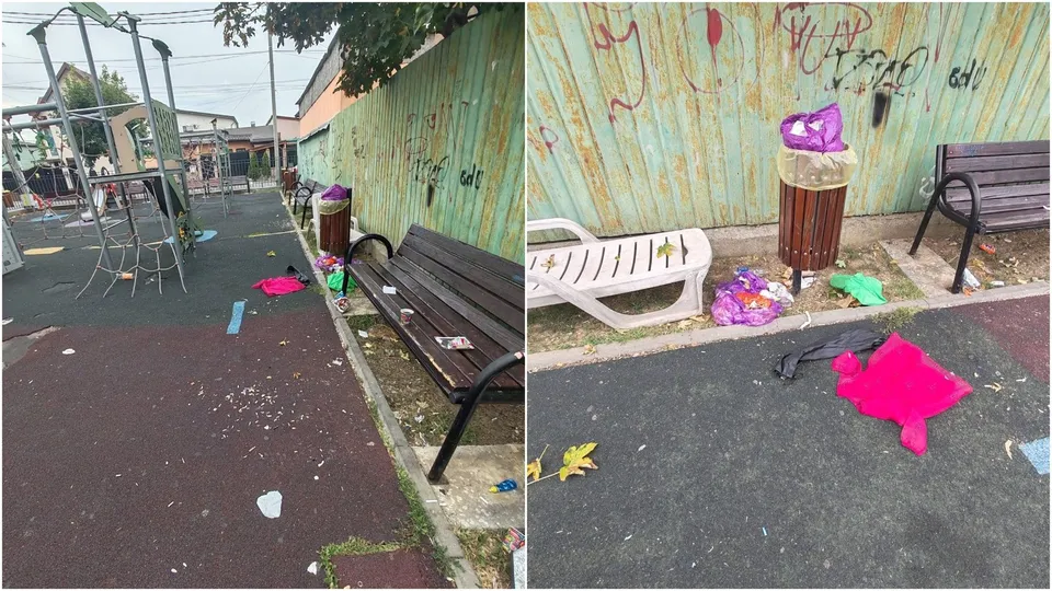 Un loc de joacă cu o structură metalică, o bancă de lemn, un coș de gunoi și diverse obiecte colorate împrăștiate pe pardoseala neagră.