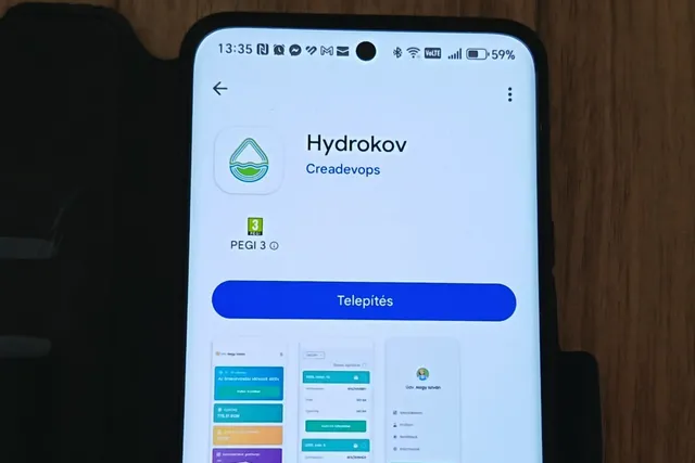 Un telefon mobil afișează o pagină de descărcare pentru aplicația Hydrokov pe un ecran alb cu butoane colorate și text.