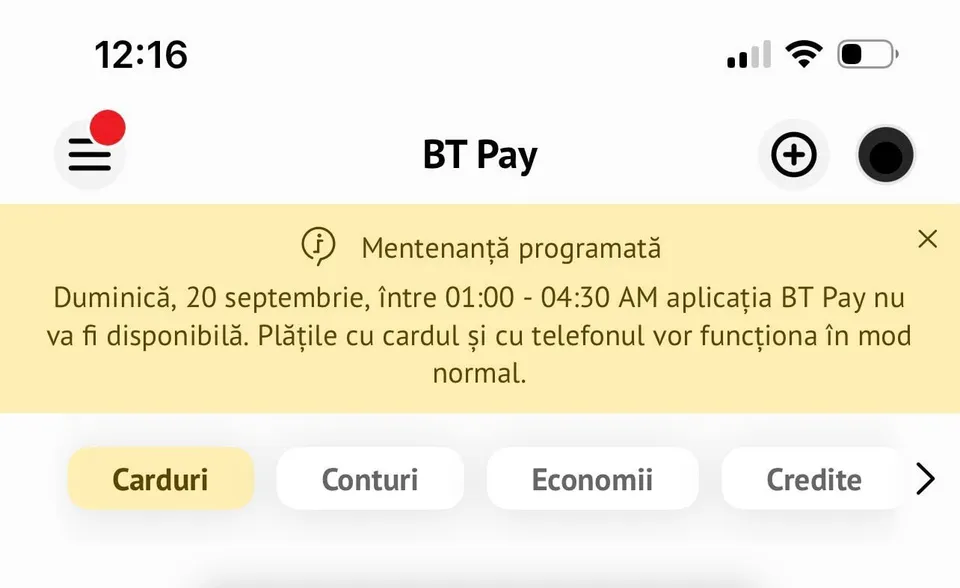 Interfața unei aplicații mobile afișează un mesaj de mentenanță programată pe un fundal galben, deasupra unor butoane rotunjite etichetate cu diverse categorii financiare.