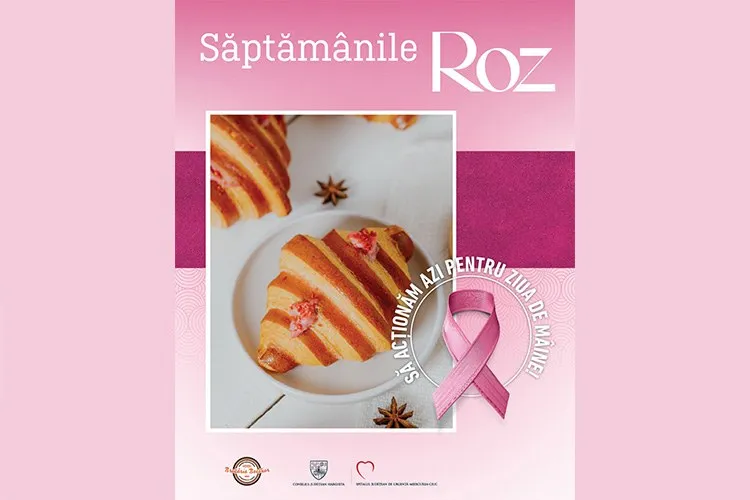Un poster roz prezintă felii de prăjitură pe o farfurie albă, lângă un nasture de scorțișoară și un fund roz de satin.