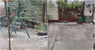 Colaj cu două curți: în stânga, grindină pe leagăn și vegetație; în dreapta, pietriș pe beton, poartă și anvelope.