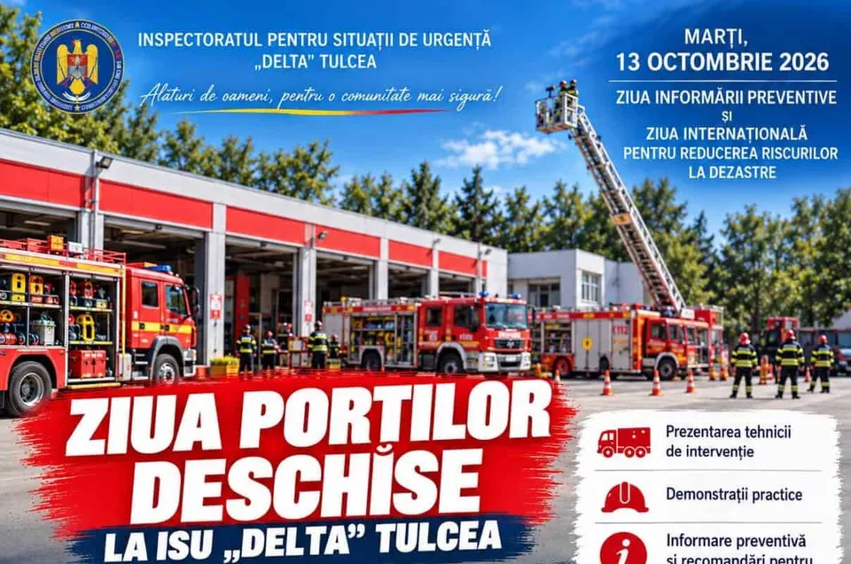 Mai multe autospeciale de pompieri roșii sunt parcate în fața unei stații cu garaje deschise, sub un cer senin.