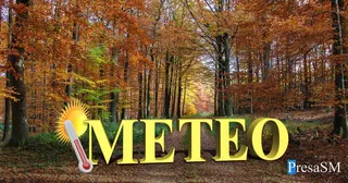 Un text galben cu cuvântul METEO și o pictogramă cu soare și termometru sunt suprapuse peste o pădure cu frunze colorate de toamnă.