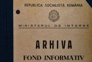 Un document cu textul REPUBLICA SOCIALISTĂ ROMÂNIA, MINISTERUL DE INTERNE, ARHIVA și FOND INFORMATIV pe un fundal maroniu.