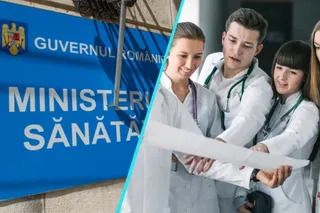 Patru persoane în halate albe stau împreună și privesc un document de hârtie într-un spațiu interior.