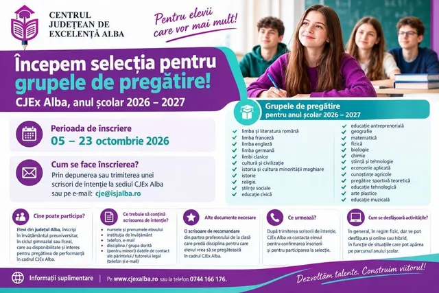 Un afiș informativ prezintă text și imagini cu patru elevi așezați la o masă în fața unui panou de culoare verde.