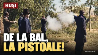 Bărbați în haine închise și pălării stau în câmpie, unul dintre ei fiind orientat spre celălalt cu un pistol în mână.