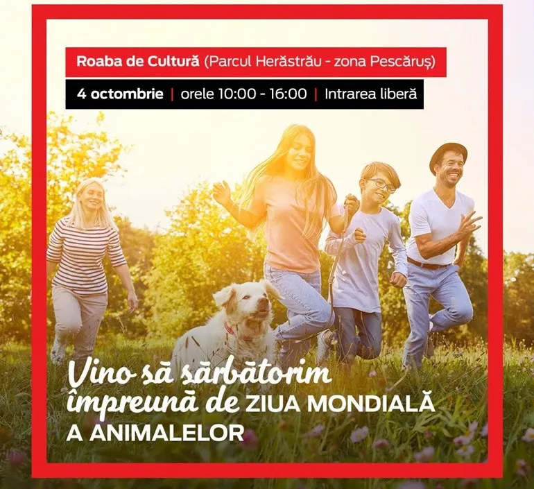 O familie formată din patru persoane și un câine alb stau într-o grădină însorită, cu copaci și vegetație în fundal.
