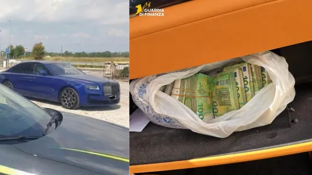 Un sac alb conține mai multe teancuri de bancnote de o sută de euro, situat într-un compartiment de culoare portocalie.