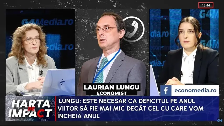 Trei persoane sunt poziționate în cadre individuale pe un fundal albastru cu textul G4Media.ro, în timp ce un bărbat poartă ochelari și o vestă gri.