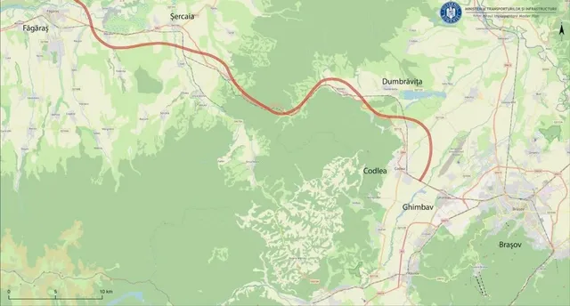 Hartă cu un traseu roșu sinuos între localități marcate, străbătând zone verzi, deluroase și urbane.