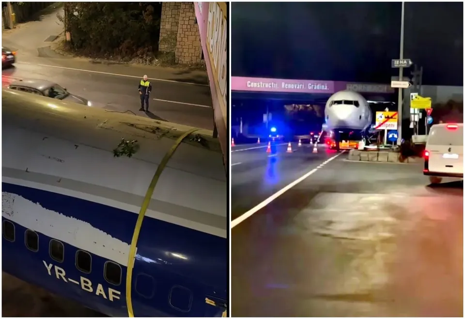 Un fuzelaj de avion alb și albastru cu inscripția YR-BAF este poziționat sub un pod feroviar pe o drum asfaltat noaptea.