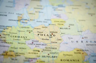 O hartă politică a Europei de Est arată țări precum Polonia, Germania, Belarus și Ucraina pe un fundal colorat.