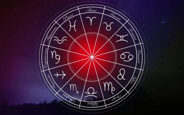 Un cerc alb cu simboluri zodiacale și nume de semne este suprapus pe un fundal cosmic cu stele și nuanțe de violet și albastru.