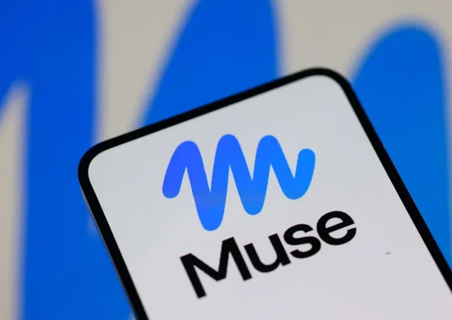 Un ecran de smartphone afișează un logo albastru în formă de undă și textul negru Muse pe un fundal alb.
