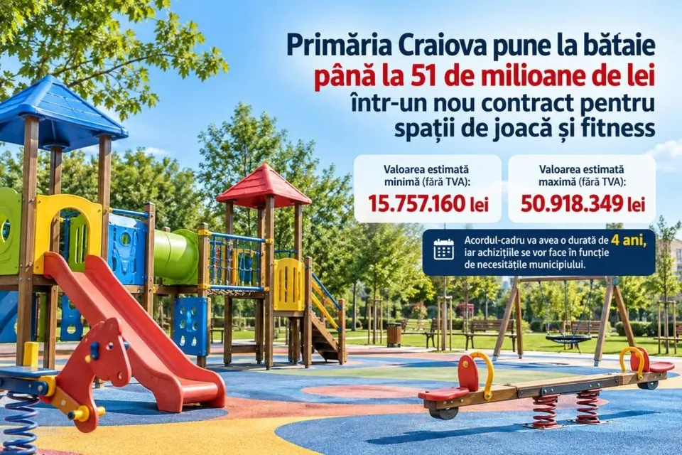 Un parc cu tobogane, balansoare și o structură colorată de joacă, pe o suprafață multicoloră, înconjurat de arbori.