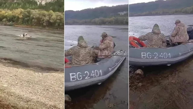 Trei cadre arată un râu, o barcă gri cu două persoane în uniforme de camuflaj și o persoană aflată în apă lângă malul pietros.