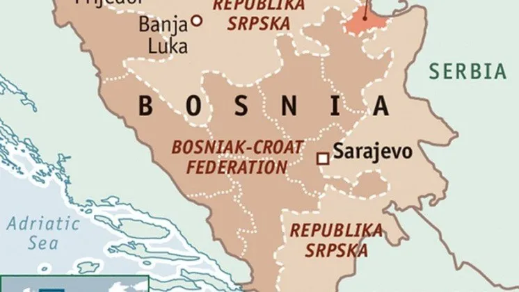 O hartă politică a Bosniei și Herțegovinei care indică regiunile Bosnia, Federația Bosniac-Croată și Republica Srpska, precum și orașele Sarajevo și Banja Luka.