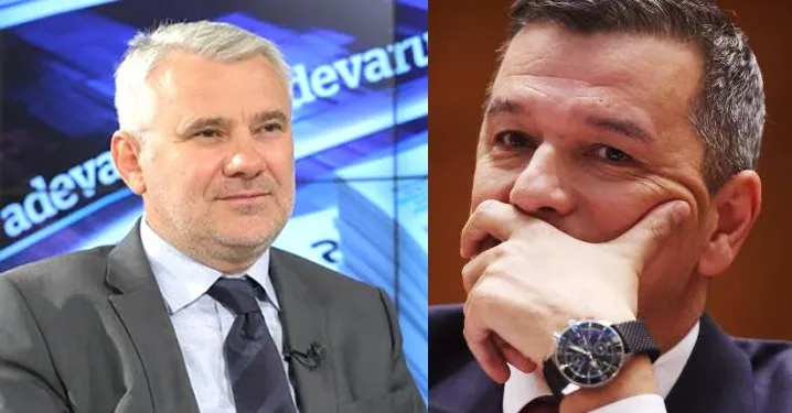 Un bărbat cu părul scurt și gri poartă sacou și cravată, iar lângă el apare un alt bărbat cu mâna la față purtând un ceas de mână.