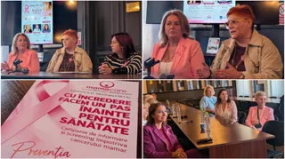 Patru femei stau la o masă lungă într-o încăpere cu rafturi de cărți, în timp ce un afiș roz este vizibil în prim-plan.