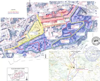 Harta tehnică colorată prezintă zone delimitate prin linii și culori pe un plan urban, însoțită de diagrame și note scrise.