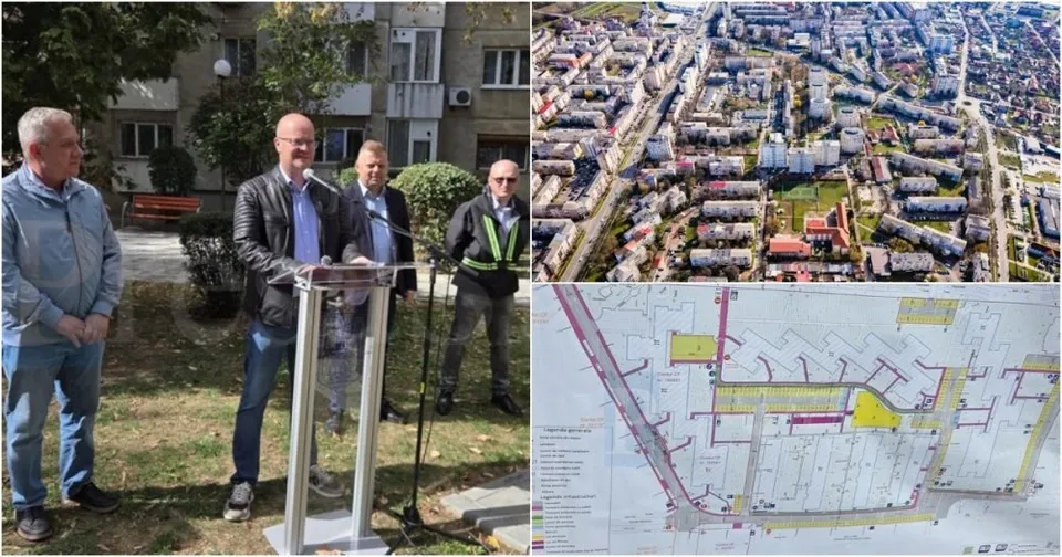 Patru bărbați stau pe un teren cu iarbă lângă un podium, lângă o imagine aeriană a unui cartier și un plan tehnic.