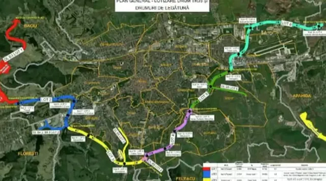 O hartă satelit de tip plan general prezintă trasee colorate pe mai multe loturi marcate cu linii de culori diferite pe un fundal urban și rural.
