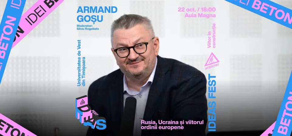 Un bărbat cu ochelari și sacou închis la culoare stă în fața unui fundal alb cu text colorat și forme geometrice.