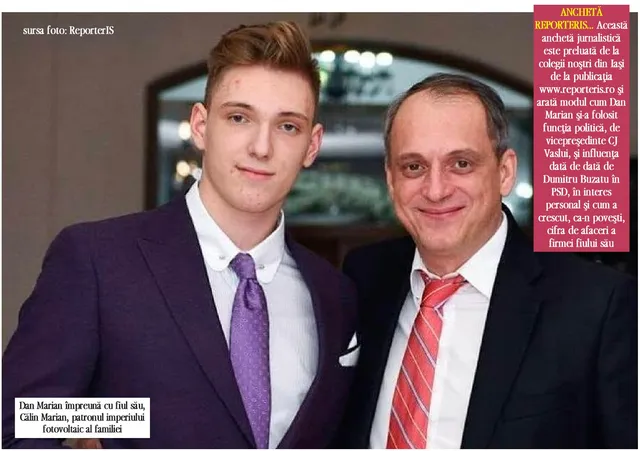 Un bărbat cu cravată roșu și un tânăr cu cravată mov stau unul lângă altul în costume în fața unui fundal neclar.