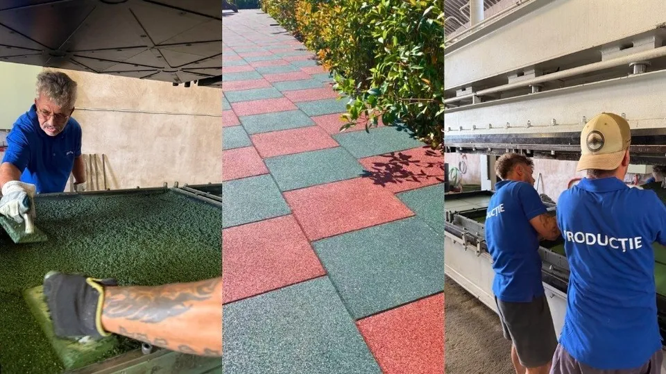 Trei bărbați lucrează la producția de dale colorate din cauciuc, fiind vizibile două persoane în timp ce una manipulează o suprafață verde.