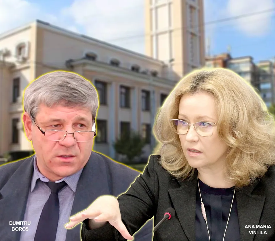 O femeie cu părul blond și ochelari poartă un sacou negru, iar lângă ea apare un bărbat cu ochelari și cravată pe fundalul unei clădiri.