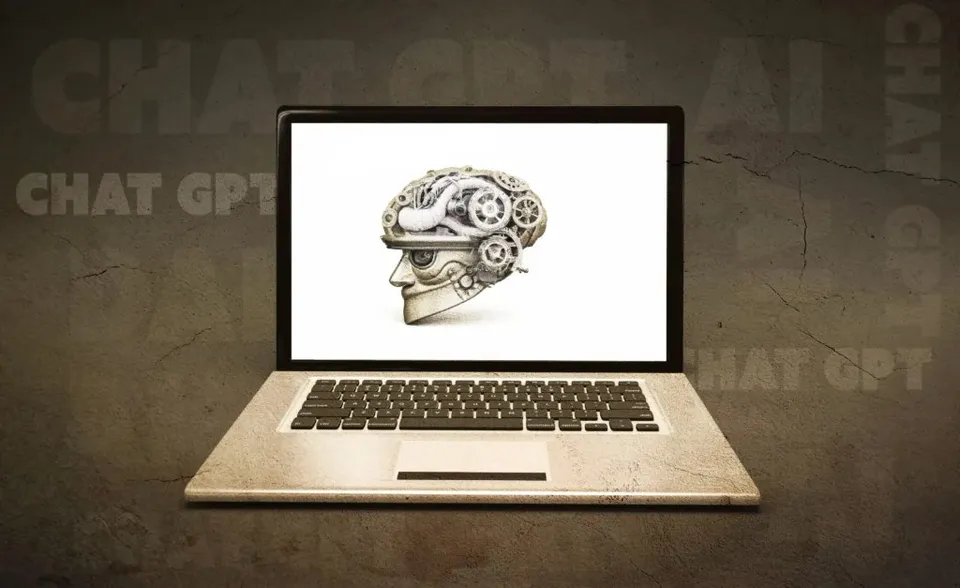 O imagine cu un laptop deschut afișând o ilustrație a unui creier uman cu piese mecanice de ceasuri și roți dințate, pe un fundal texturat cu textul CHAT GPT.
