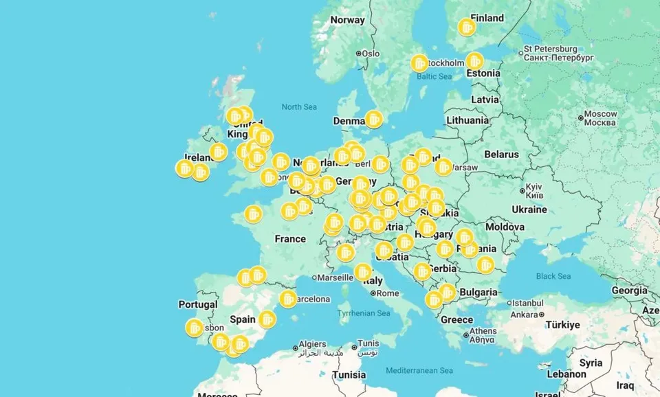 O hartă a Europei prezintă numeroase puncte galbene rotunde distribuite pe continent.