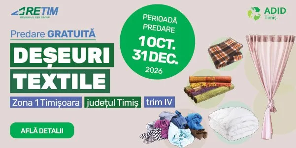 Un afiș prezintă diverse obiecte textile, inclusiv haine împăturite, un perete de draperii roz și un set de lenjerie de pat albă pe fundal roz.