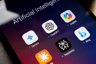 Ecranul unui dispozitiv afișează diverse pictograme de aplicații pentru inteligență artificială pe un fundal colorat.