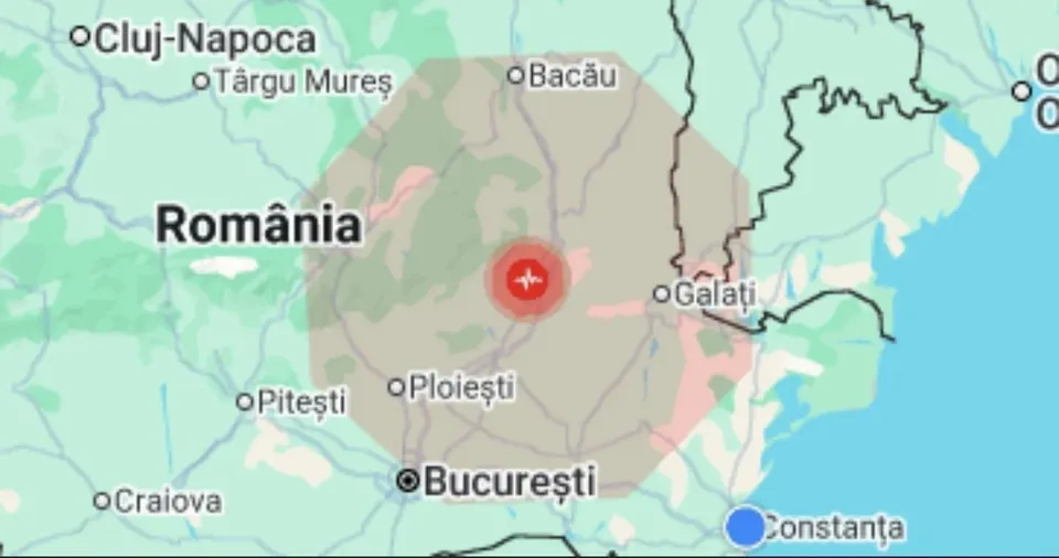 O hartă a României cu puncte de localitate și o zonă circulară roșie concentrată într-o arie gri extinsă.