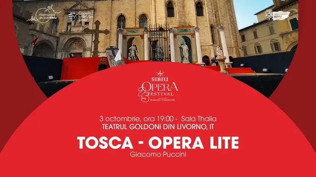 Un afiș roșu prezintă textul despre spectacolul Tosca, suprapus peste o imagine a unei clădiri vechi cu porți și coloane.