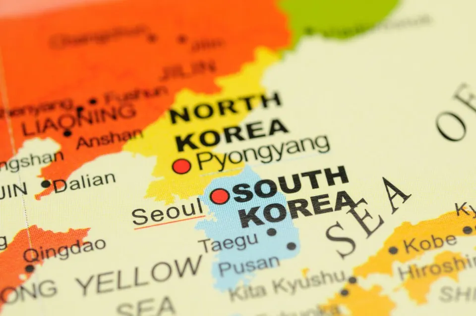 O hartă colorată indică locațiile orașelor Pyongyang, Seoul, Taegu și Pusan în regiunile Coreei de Nord și de Sud.
