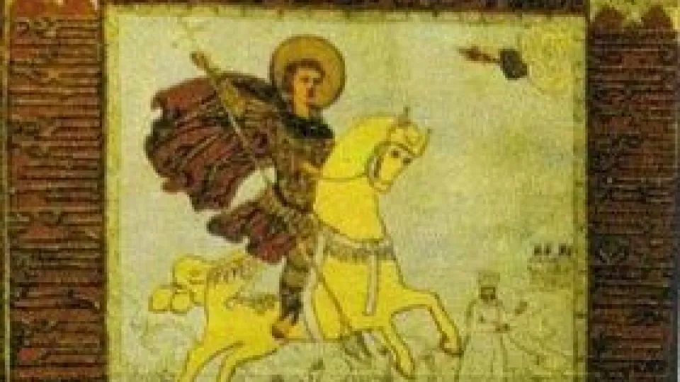 O pictură pe fundal auriu înfățișează un personaj cu aureolă călare pe un cal galopând, purtând o mantie roșie și o suliță lungă.