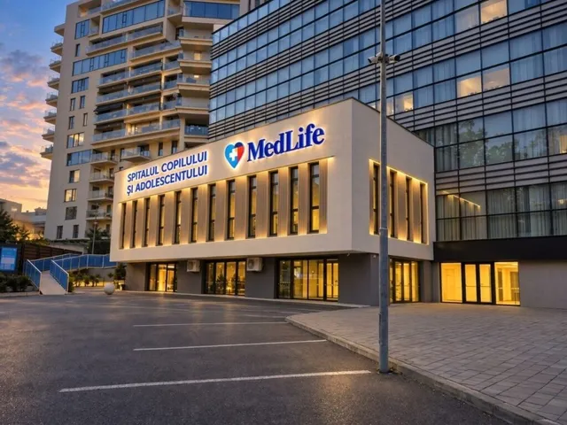 O clădire modernă cu fațadă albă prezintă un semn MedLife și textul Spitalul Copilului și Adolescentului sub un cer la apus.