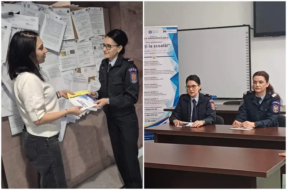 O femeie în uniformă întunecată oferă o broșură unei femei cu părul lung, în timp ce două femei în uniformă stau la o masă.