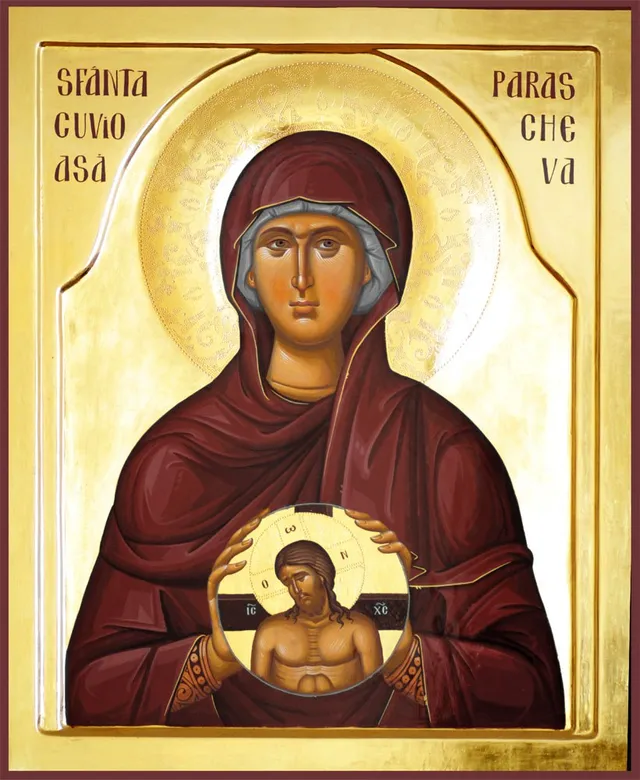 O icoană pictată pe tablă reprezintă Sfânta Cuvioasă Parascheva, înfățișată cu un voal roșu-maron și un medalion cu Iisus Hristos pe piept, pe un fundal aurit.