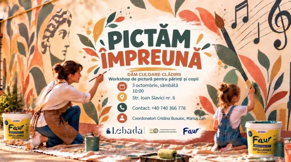O femeie și un copil stau pe o pânză la sol, pictând cu pensule lângă găleți de vopsea pe un fundal cu motive artistice.