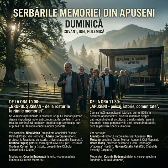 Un grup de oameni stă în fața unei scene de lemn în mijlocul unei păduri cu munți în fundal.