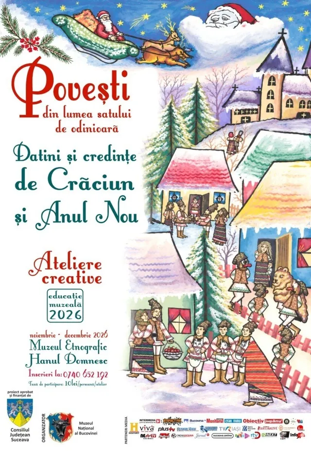 Un afiș colorat prezintă o ilustrație cu Moș Crăciun în sanie, case tradiționale, copaci de iarnă și copii îmbrăcați în costume populare.