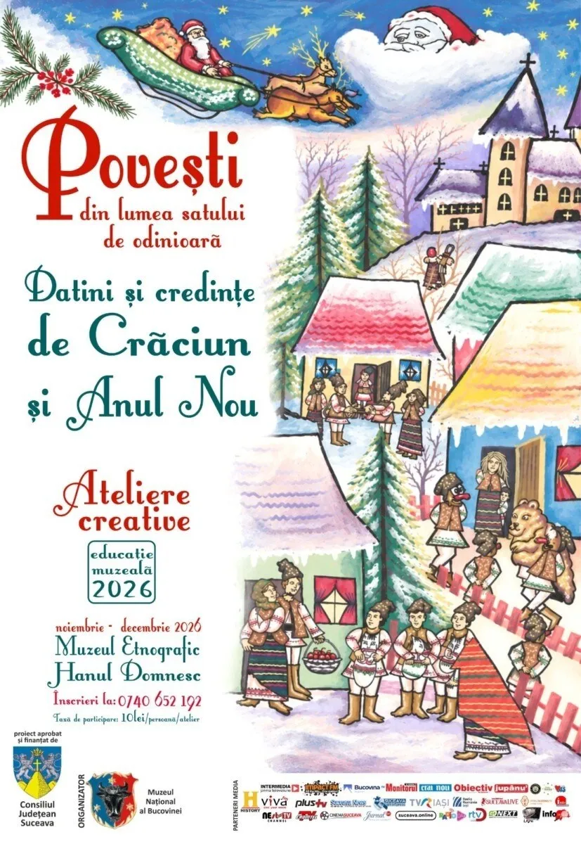 Un afiș colorat prezintă o ilustrație cu Moș Crăciun în sanie, case tradiționale, copaci de iarnă și copii îmbrăcați în costume populare.
