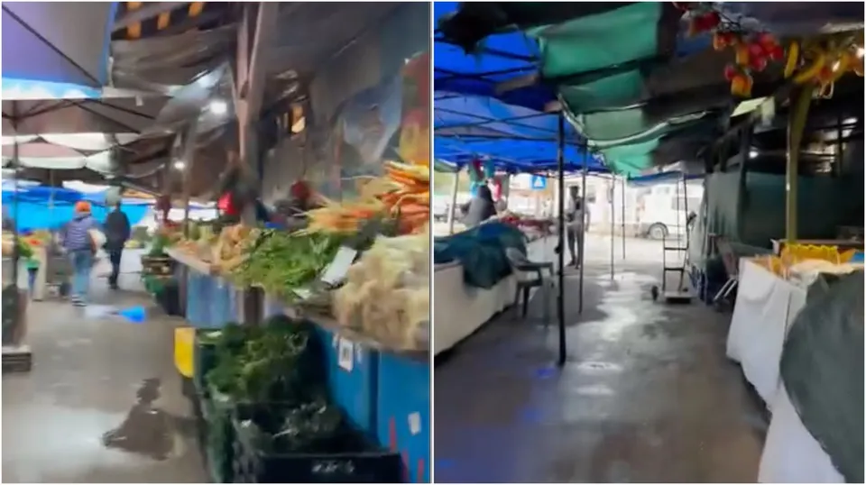Două cadre arată un culoar de tarabe de piață cu prelate colorate, produse alimentare expuse și podea umedă.
