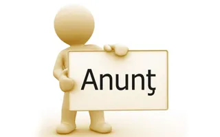 O figură umană stilizată, de culoare crem, ține un panou dreptunghiular alb pe care este scris cuvântul Anunț.
