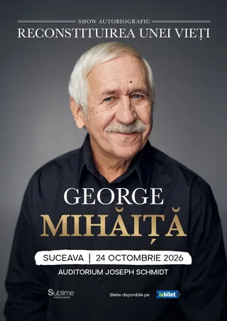 Un bărbat cu părul alb și mustață gri poartă o cămașă neagră pe un fundal gri în fața unui text informativ.
