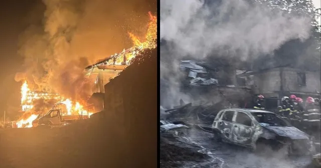 Două imagini suprapuse arată flăcări mari și fum dens deasupra unor structuri în noapte și un vehicul alb acoperit de fum în lumină de zi.